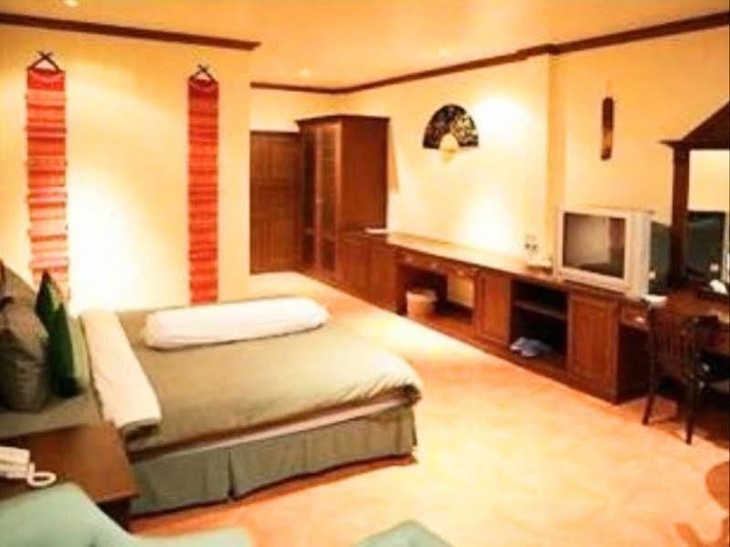 The Irish Clock Hotel Udon Thani Exterior photo