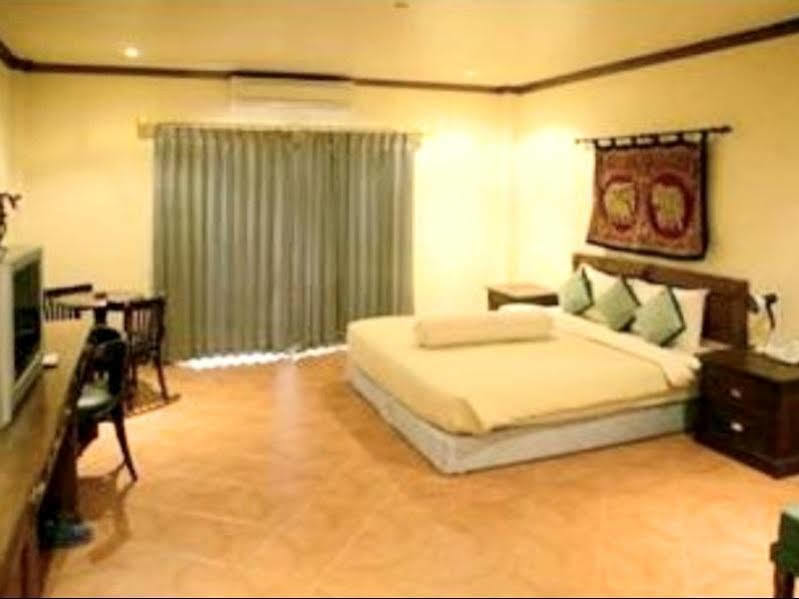 The Irish Clock Hotel Udon Thani Exterior photo