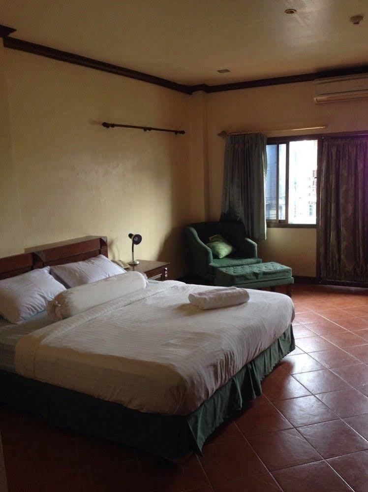 The Irish Clock Hotel Udon Thani Exterior photo